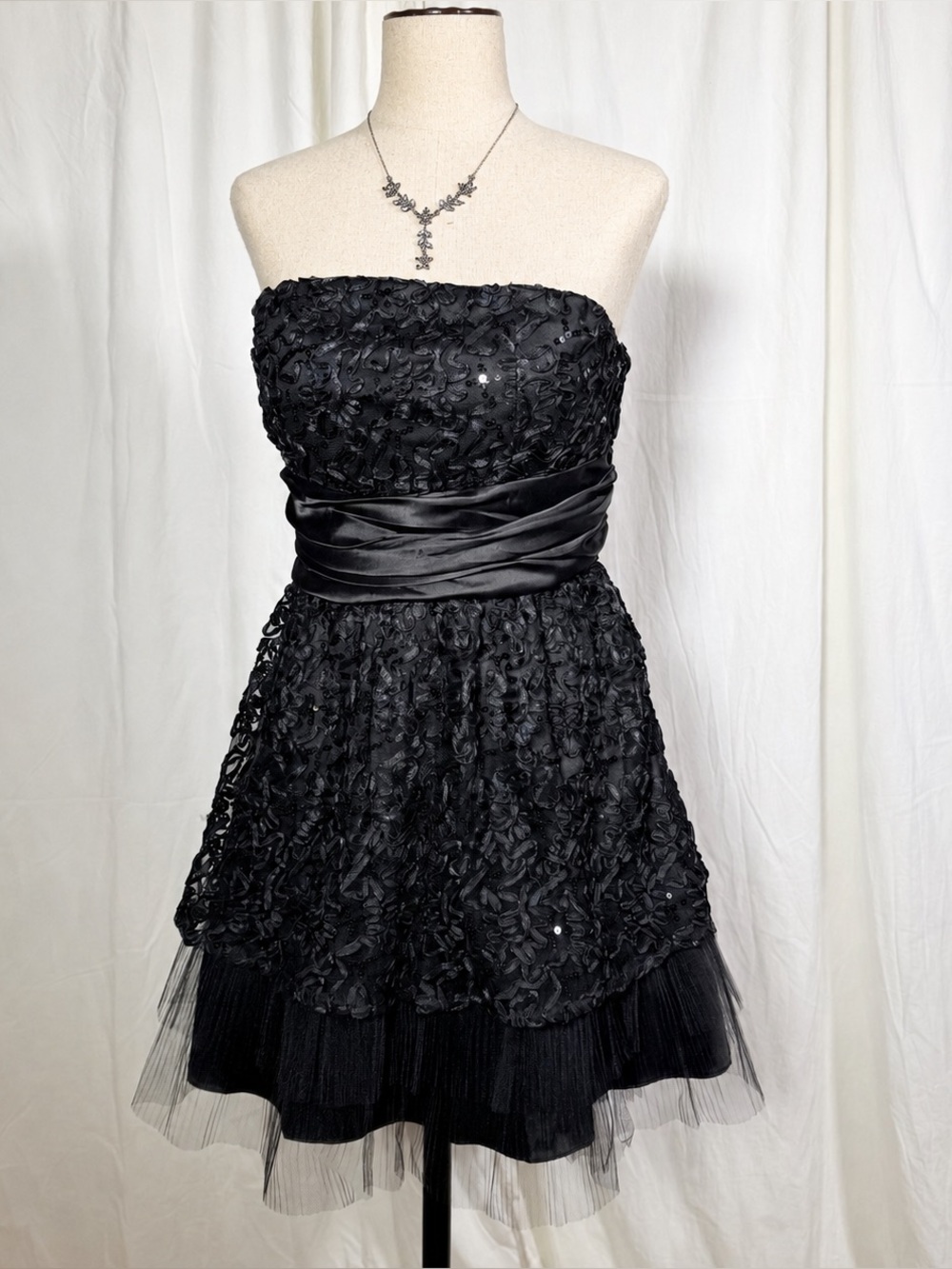 Love Point black strapless rosette tulle party dress size L